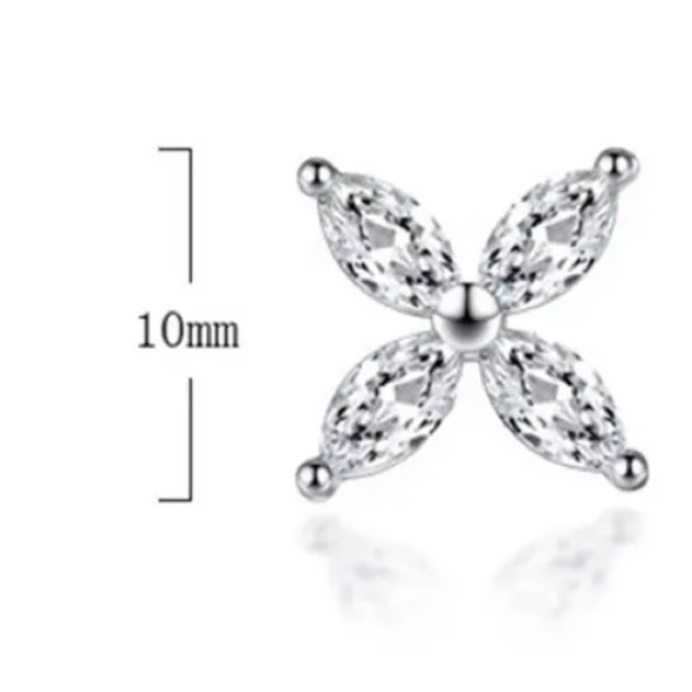 ๐ Silver Lucky Four Leaves Clover Stud Earrings - Picture 5 of 6